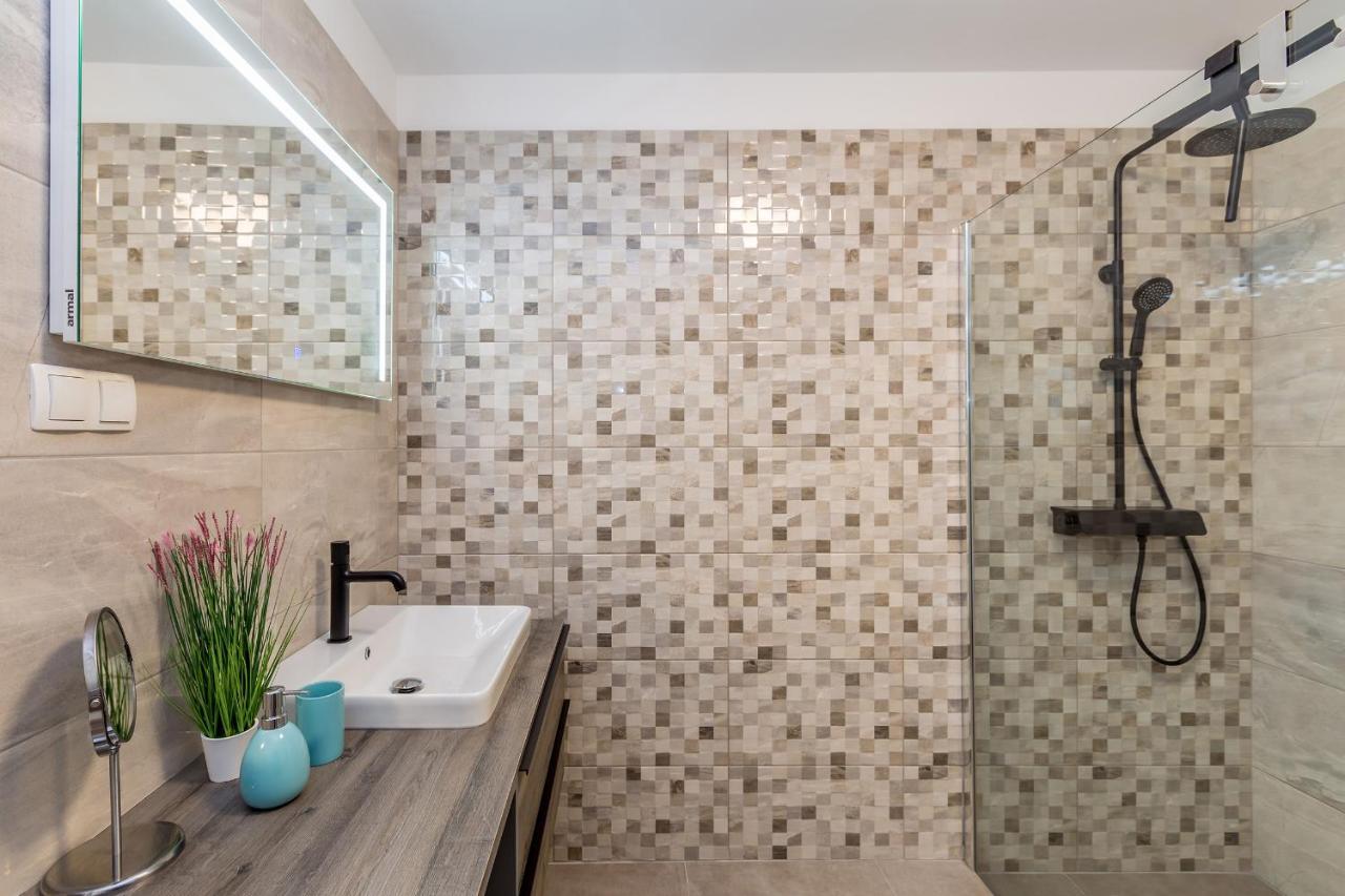 Villa Lio With Private Pool Linardići エクステリア 写真